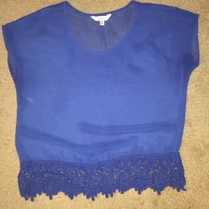 Short sleeve, blue shirt.