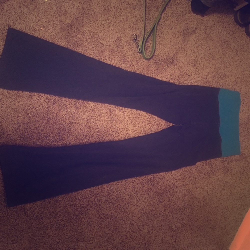 Navy blue yoga pants