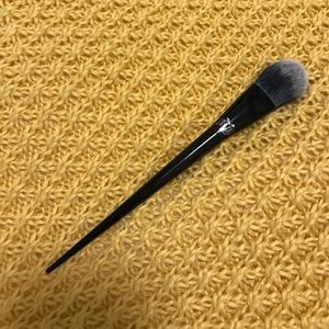 Kat Von D Precision Powder brush 25