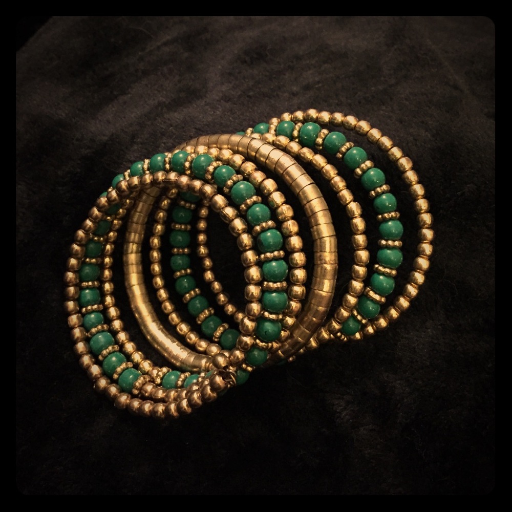 Green Beads and Gold Tone Bracelet