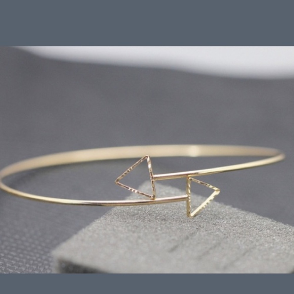 ❗️️FINAL PRICE❗️ Gold Arrow Arm Cuff Bracelet - Picture 2 of 2