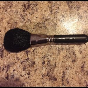 MAC 129SH Makeup Brush