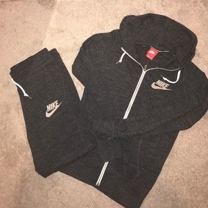 Nike sweatsuit