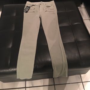 Stretchy light green