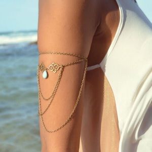 Wandering Free Arm Chain