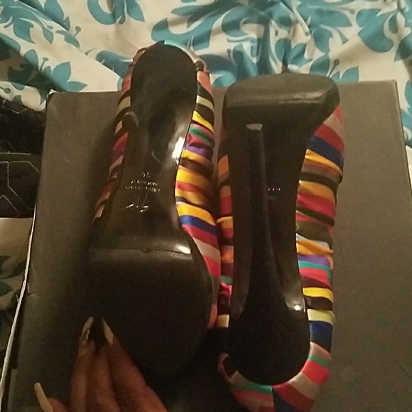 New Giuseppe Zanotti Size 8, but fits like a 7. - Picture 4 of 4