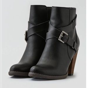 America Eagle Buckled booties size 9