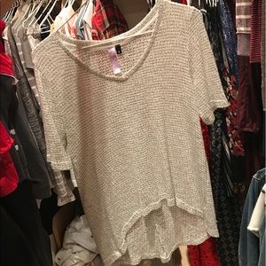Short sleeve grey high-lo shirt!