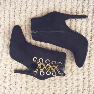 Black boots with gold chains