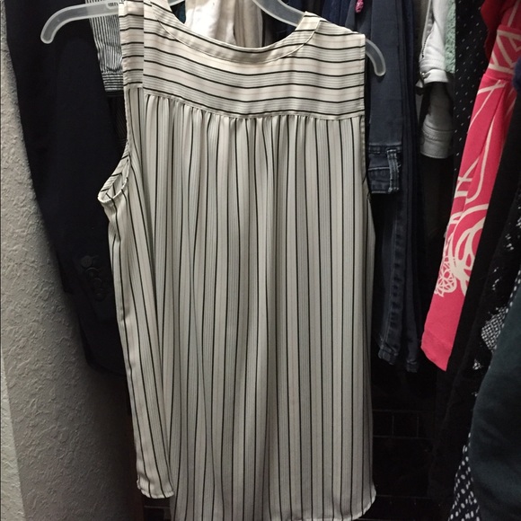 LOFT silk sleeveless blouse - Picture 2 of 3