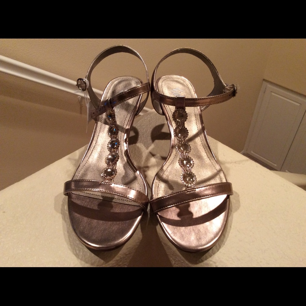 👡Gold Jeweled Heels 👡