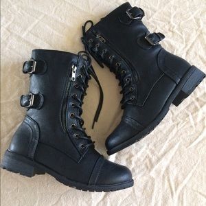 Brand new Rocker/Biker Boots!! Size 6 1/2.