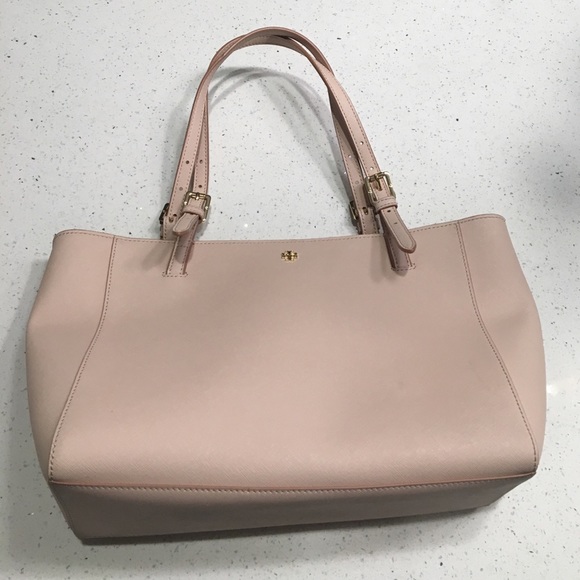 Tory Burch Handbags - Perfect spring "Small York Tote"