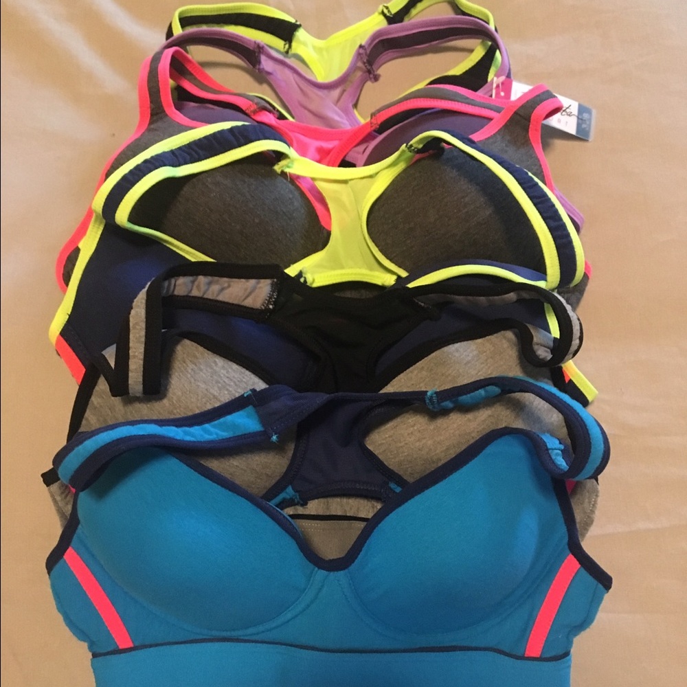 Never worn 32B razorback sports bras