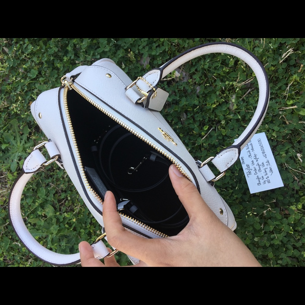 🌸Coach🌸 - Picture 3 of 4