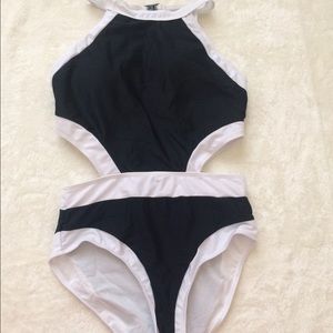 One piece swim suits