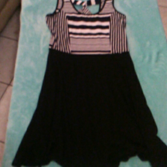Black and white striped SKATER DRESS - Picture 6 of 7
