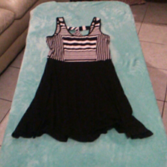 Black and white striped SKATER DRESS - Picture 7 of 7