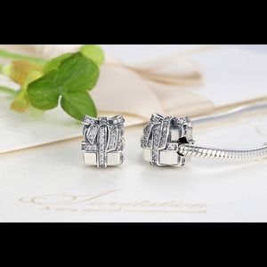 New silver sparkling surprise pandora