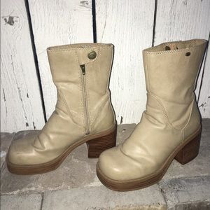 Bratz Chunky Heel Vintage Sketchers size 6