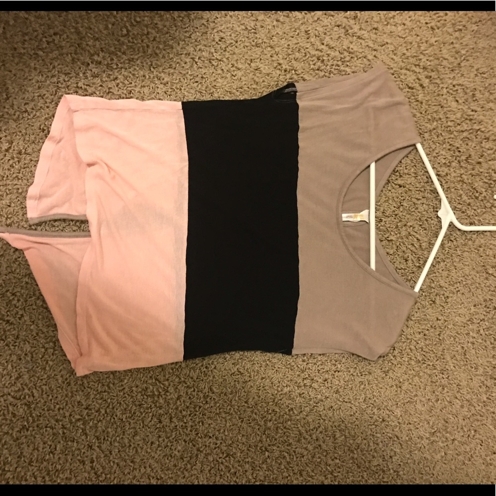 Tri-color flowy top