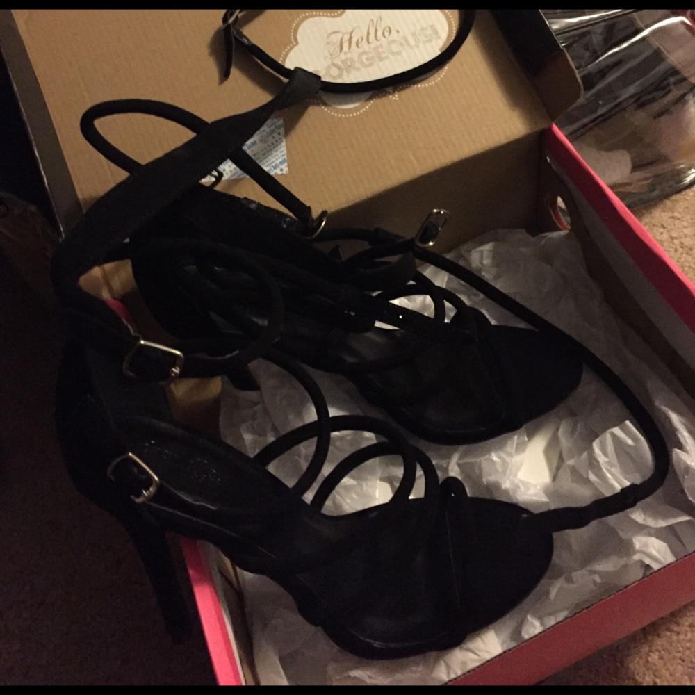Black straps sandal heels