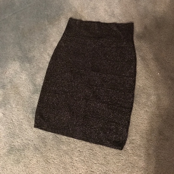 🔥 Metallic black mini skirt - Picture 3 of 4