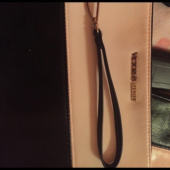 Victoria's Secret wristlet / clutch - Picture 3 of 3