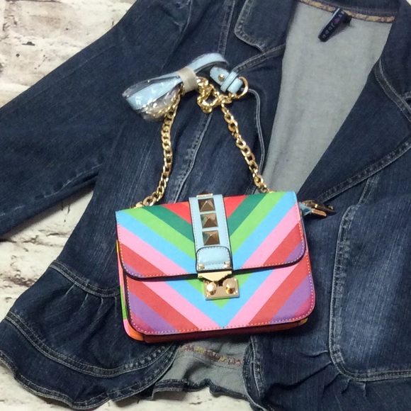 Handbags - 🎉HP🎉ADORABLE CROSS-BODY BAG
