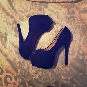 Blue suede peep toe pumps