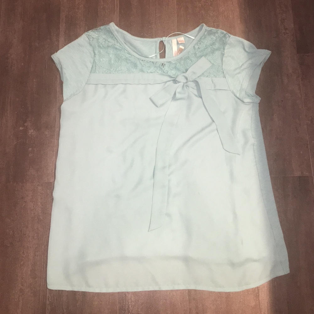 Lauren Conrad Bow front top