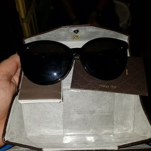 Gucci sunglass
