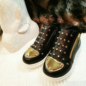 Boys/Girls Fashion shoes (brand new)