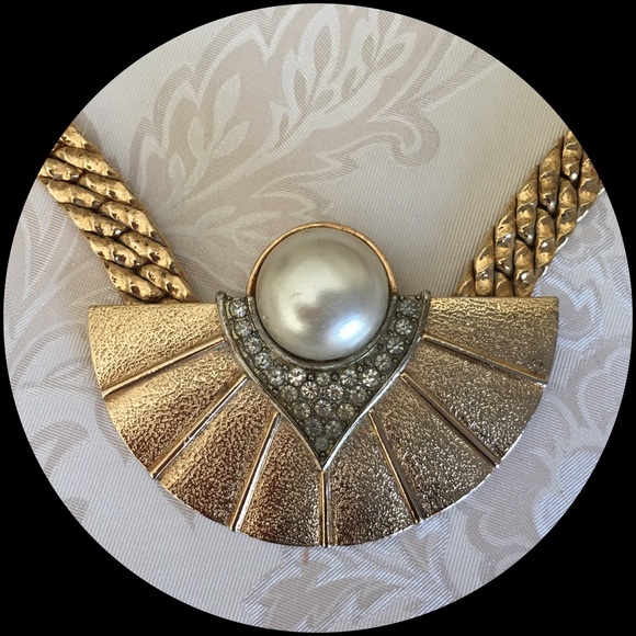 Avon Jewelry - Vintage Fan and Pearl Necklace