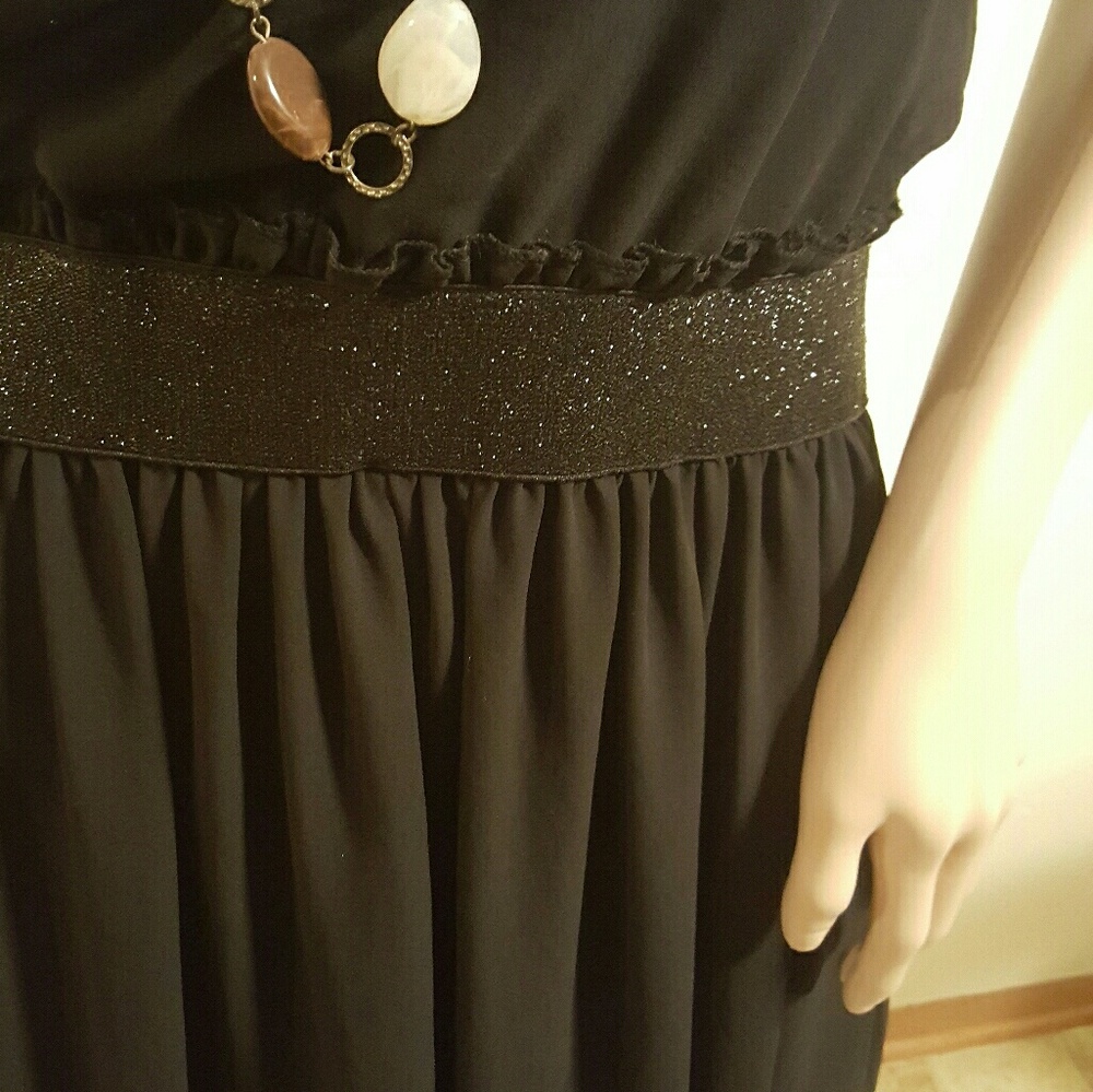 213 Michelle Kim Sleeveless Dress - Picture 7 of 8