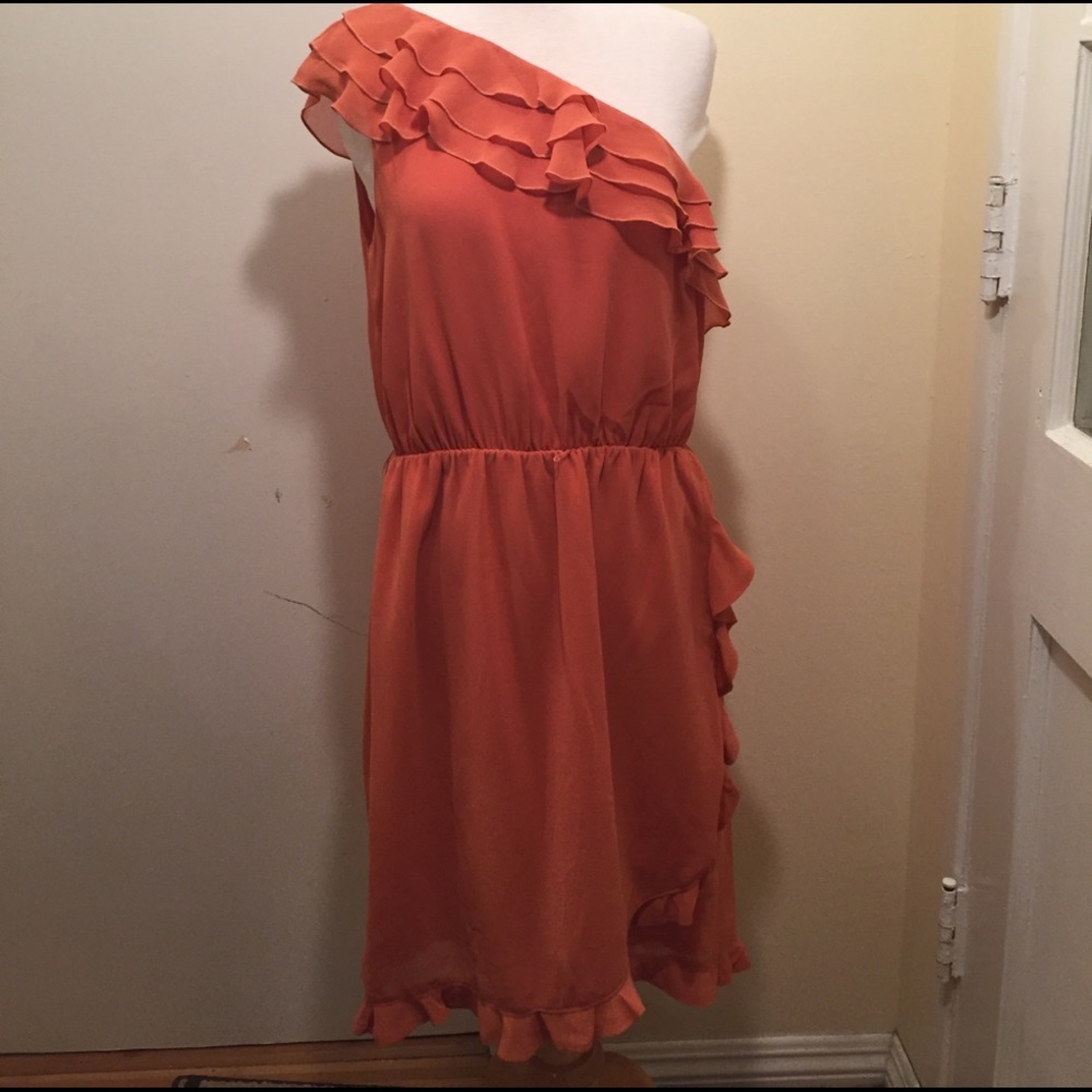 Jessica Simpson ruffled sleeveless dress. Sz L