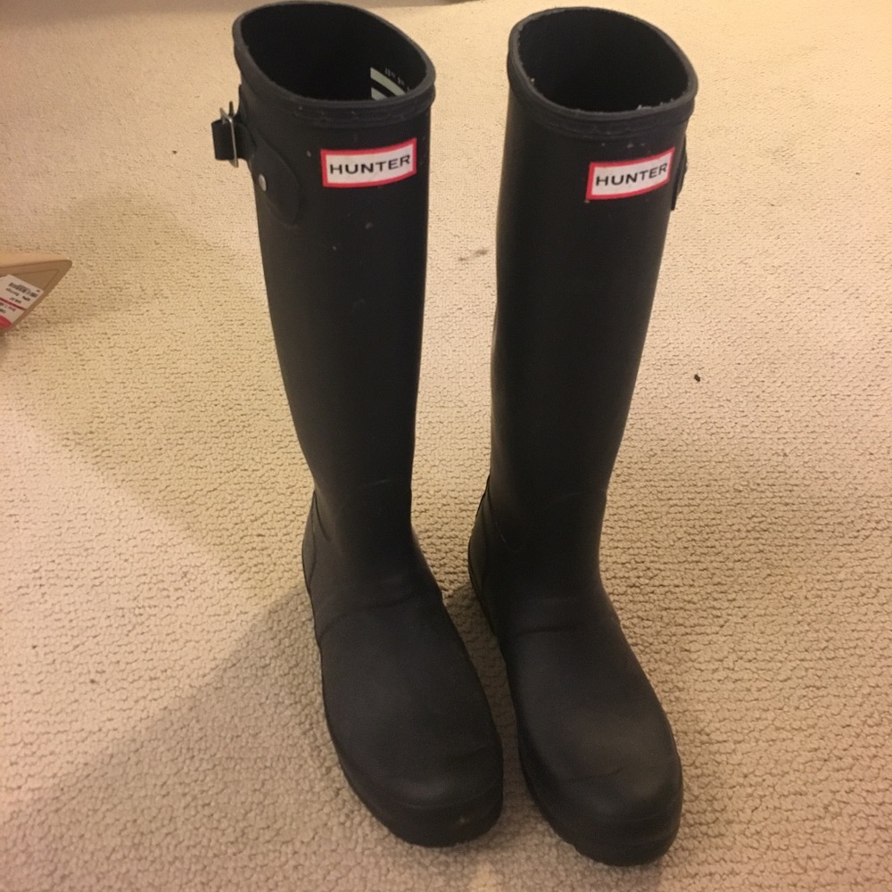 Black hunter boots