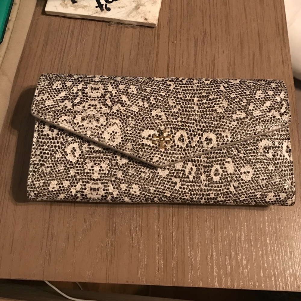 Tory Burch Robinson Continental Envelope Wallet