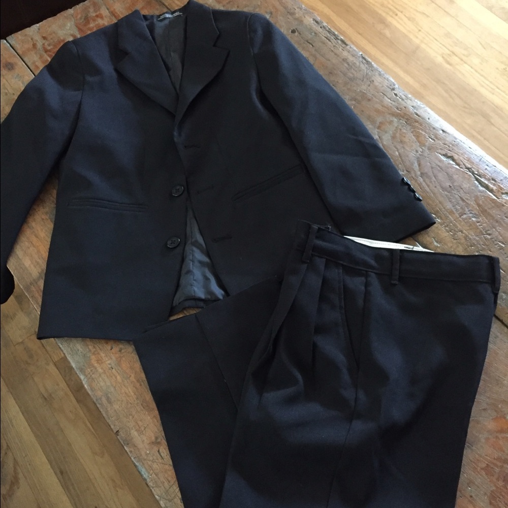 Boys black suit size 8