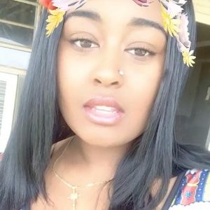 Meet your Posher, Alexis