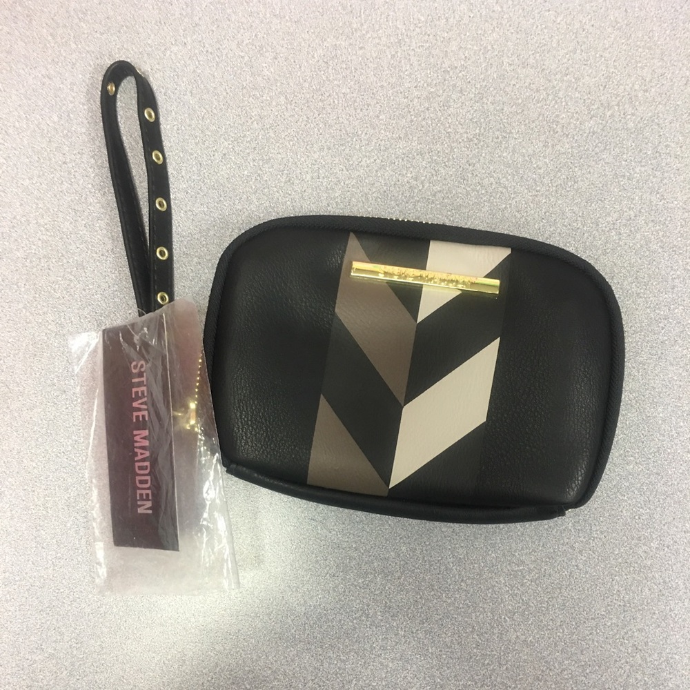 ❌❌SOLD❌❌ Steve Madden black Chevron print clutch wallet