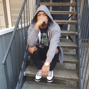 Meet your Posher, Dominique