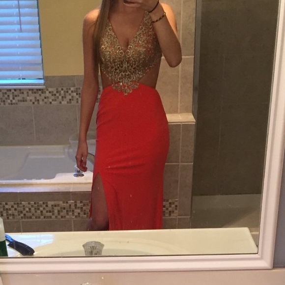 PROM DRESS - Picture 2 of 7
