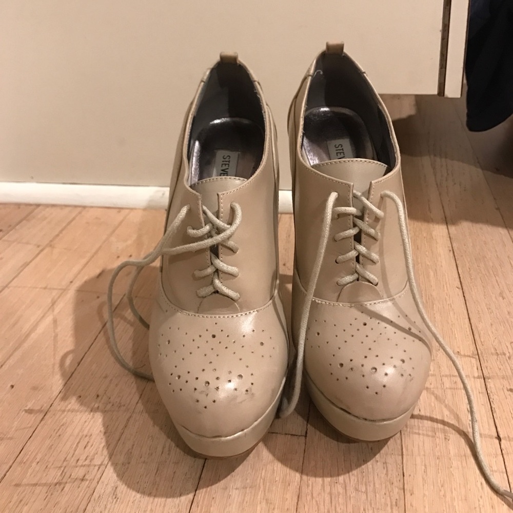 Beige Steve Madden oxford heels