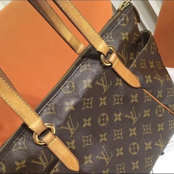 ❌SOLD❌ Authentic Lv Totally Pm - Picture 2 of 4
