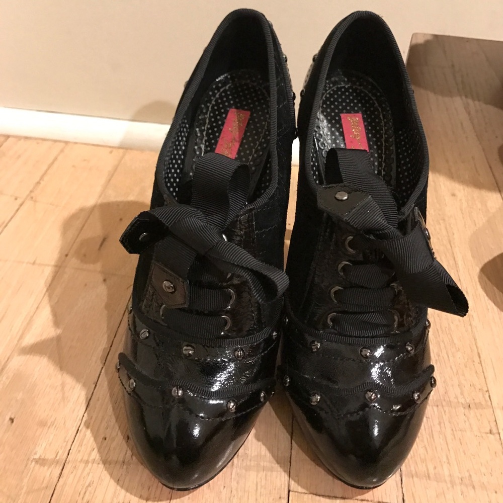 Betsy Johnson black heels