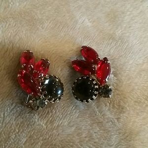 Vintage Grey & Red Cabochon Earrings Vintage Grey & Red Cabochon Earrings