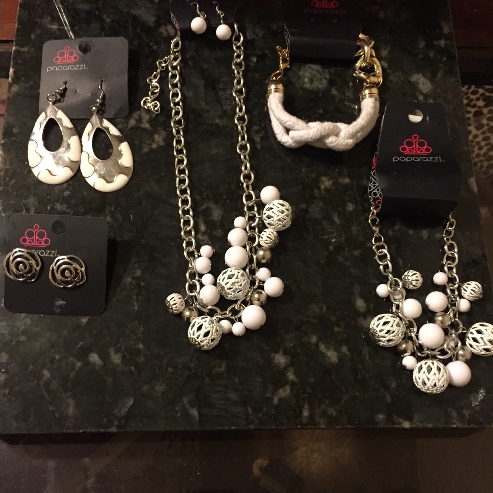 White paparazzi jewelry set