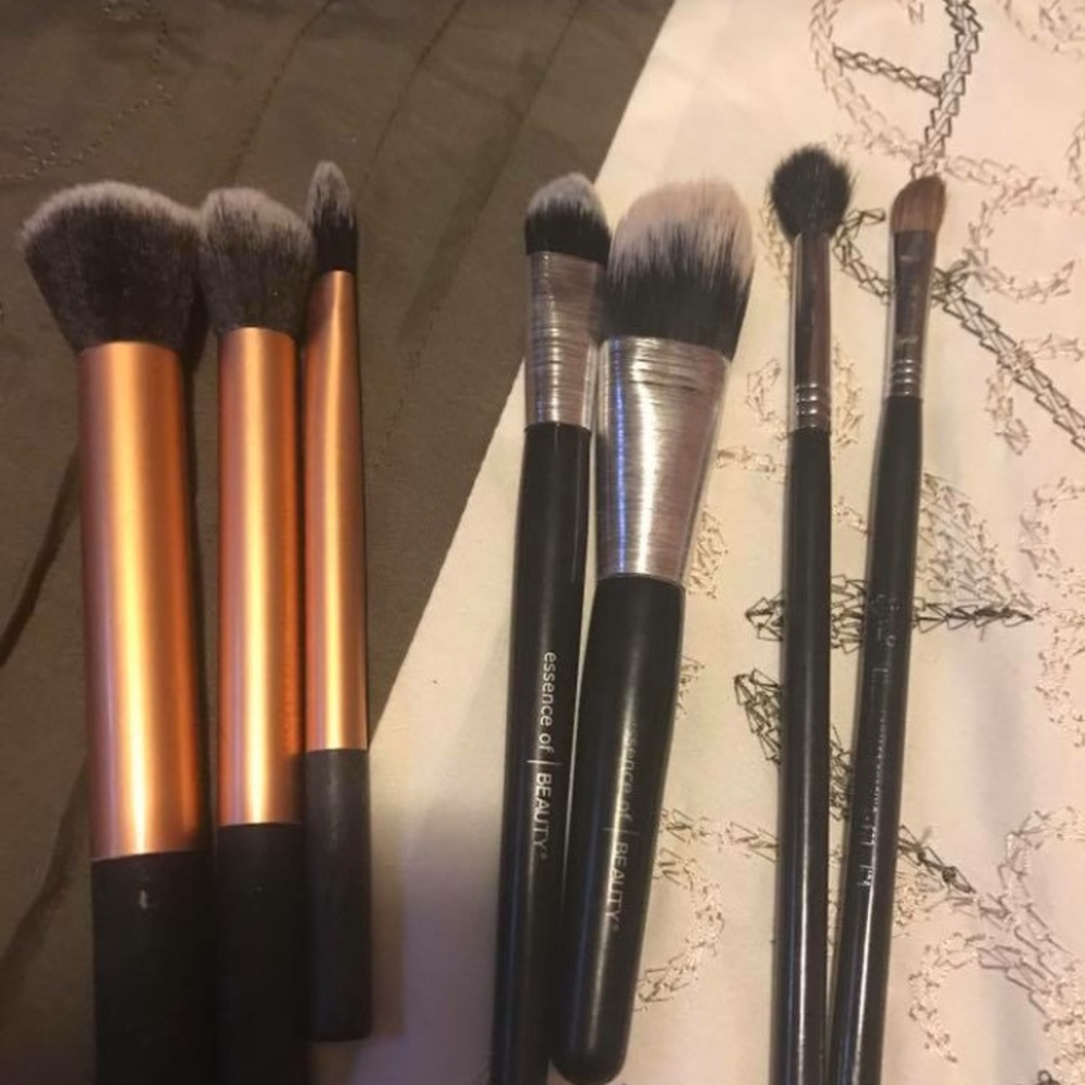 Makeup brushes