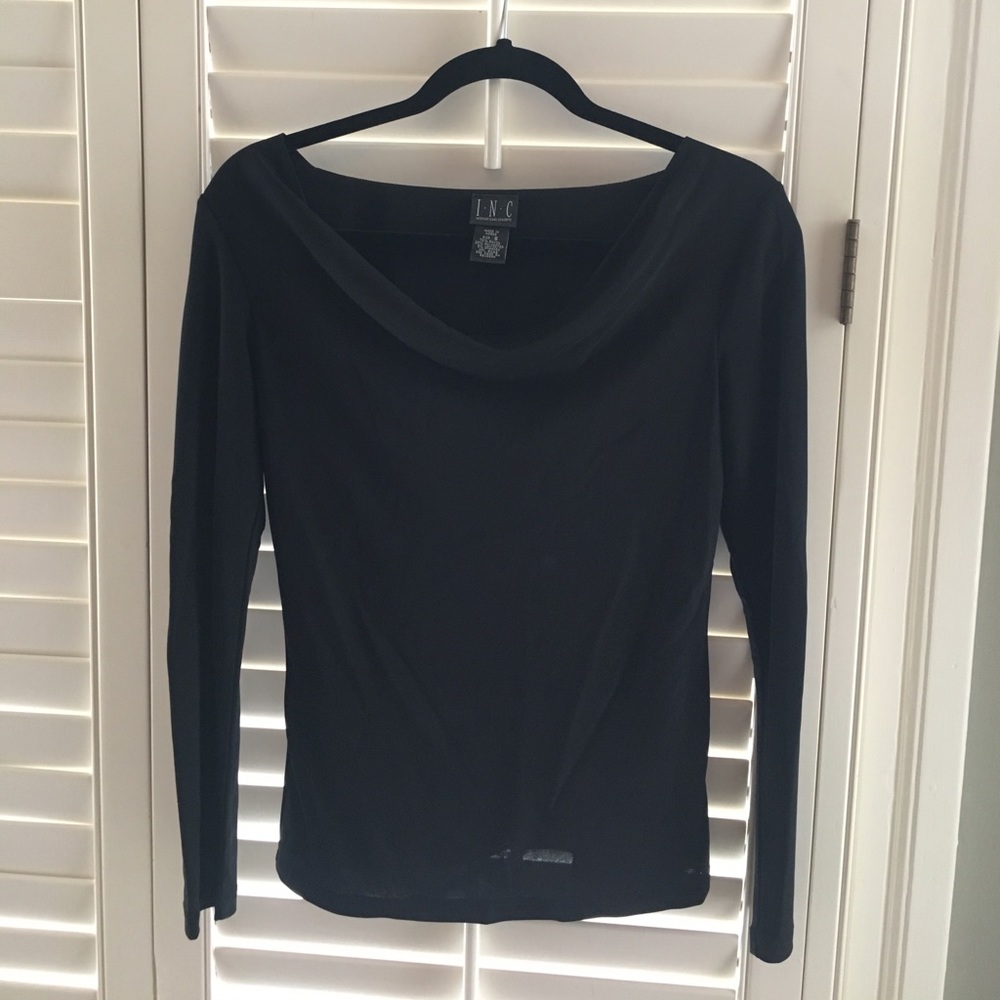 Simple black long sleeved top